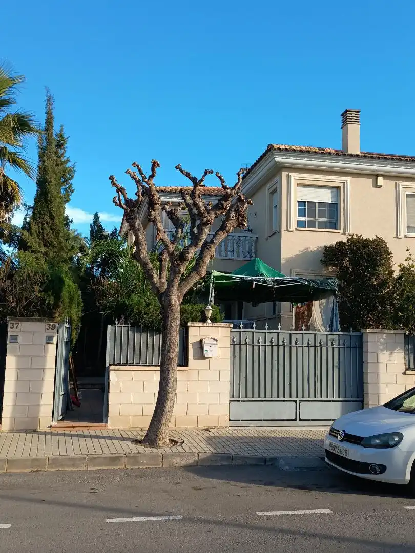 Casa adosada en venda a Calle Escritor Francisco Tetilla Rubio, 22, Campo Alto - Club de Campo Vista exterior de Casa adosada en venda en Elda amb Terrassa i Balcó