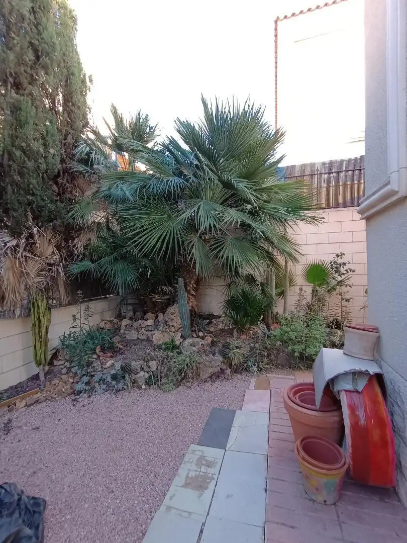 Casa adosada en venda a Calle Escritor Francisco Tetilla Rubio, 22, Campo Alto - Club de Campo Jardí de Casa adosada en venda en Elda amb Terrassa i Balcó