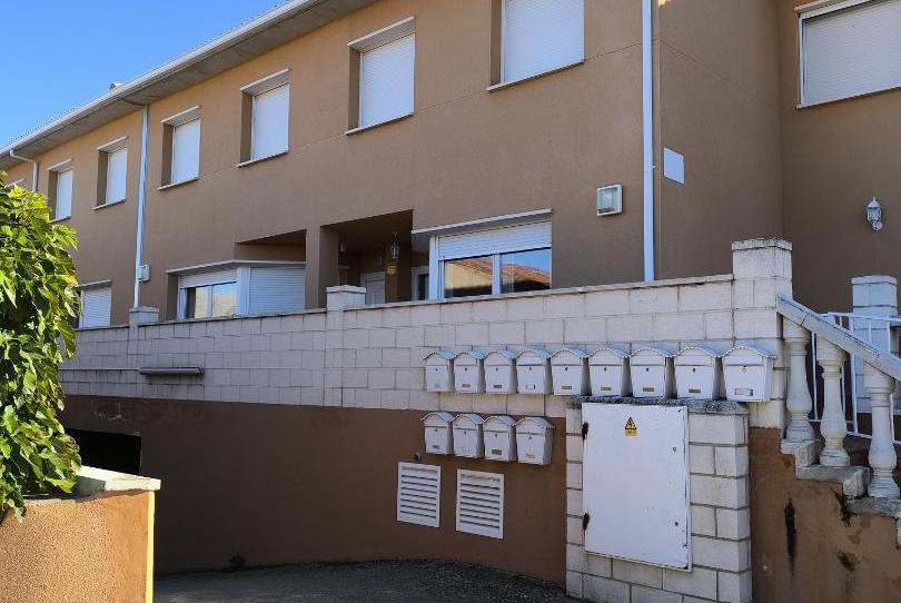 Single-family semi-detached for sale in Calle Pablo Serrano, 10, Luceni, Zaragoza - image 1 Photo 1 of Single-family semi-detached for sale in Calle Pablo Serrano, 10, Luceni, Zaragoza