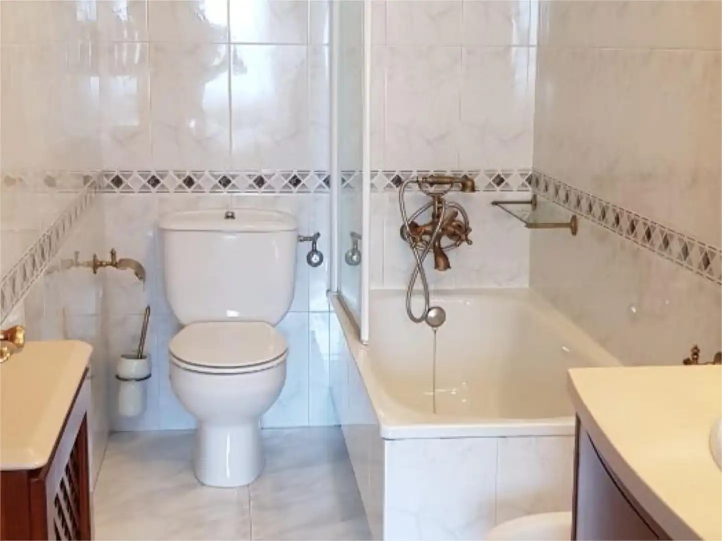 Flat for rent in Residencia - Abella Bathroom of Flat for rent in Lugo