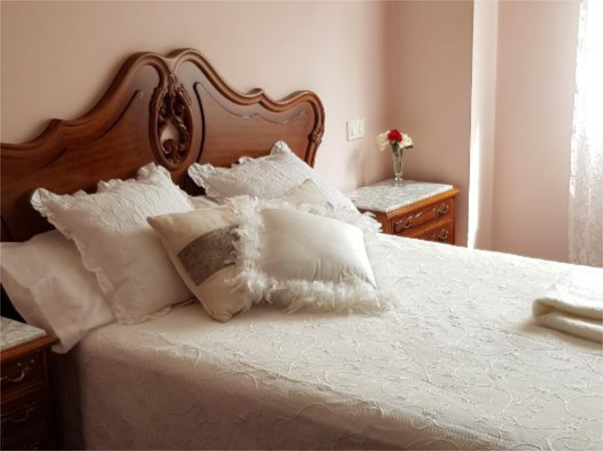 Bedroom of Flat to rent in Lugo Capital