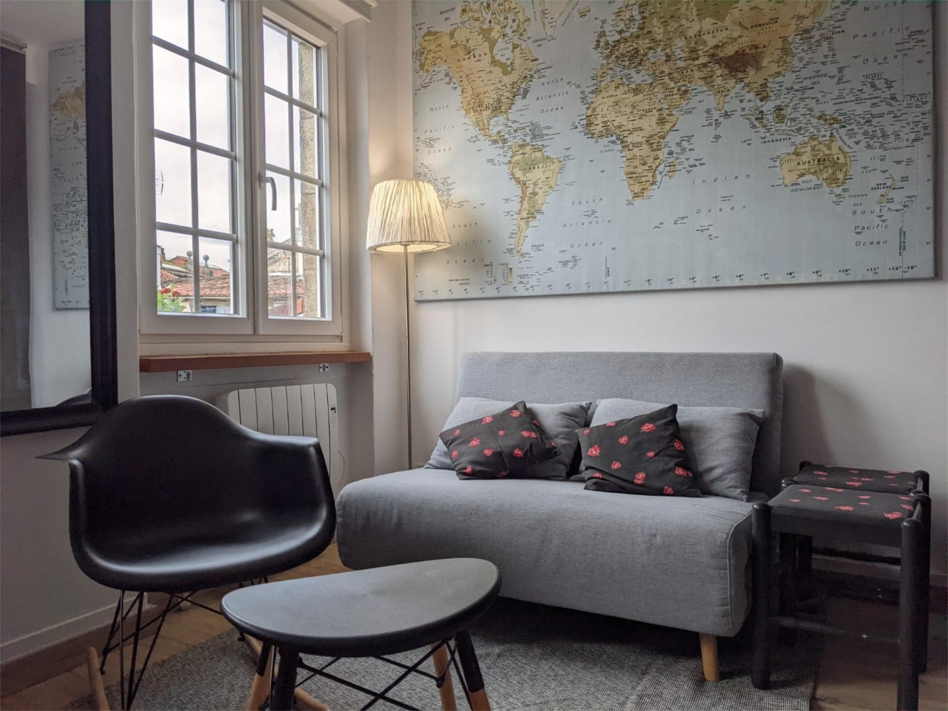 Living room of Flat to rent in Santiago de Compostela   with Heating, Furnished and Oven