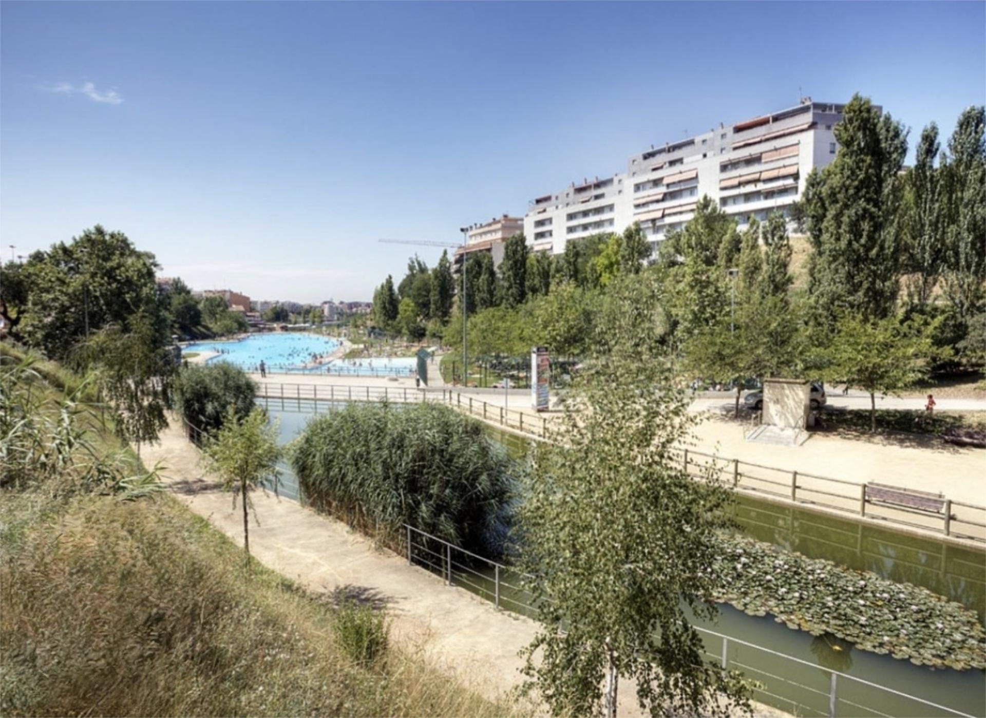Exterior view of Flat for sale in Terrassa  with Air Conditioner and Balcony