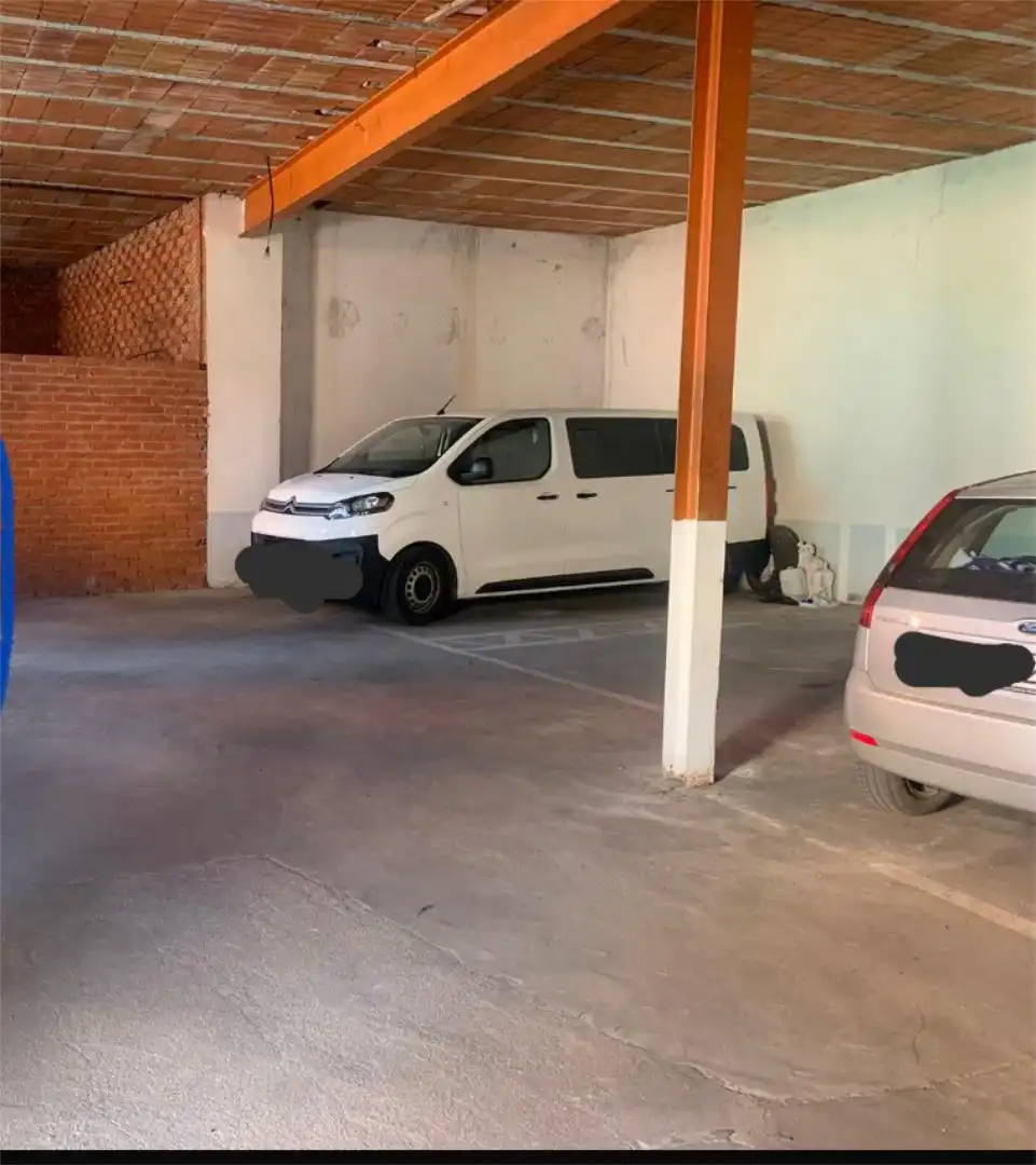Parkplatz von Geschaftsraum zum Verkauf in Porzuna