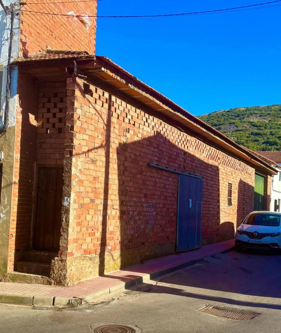 Vista exterior de Local en venta en Porzuna