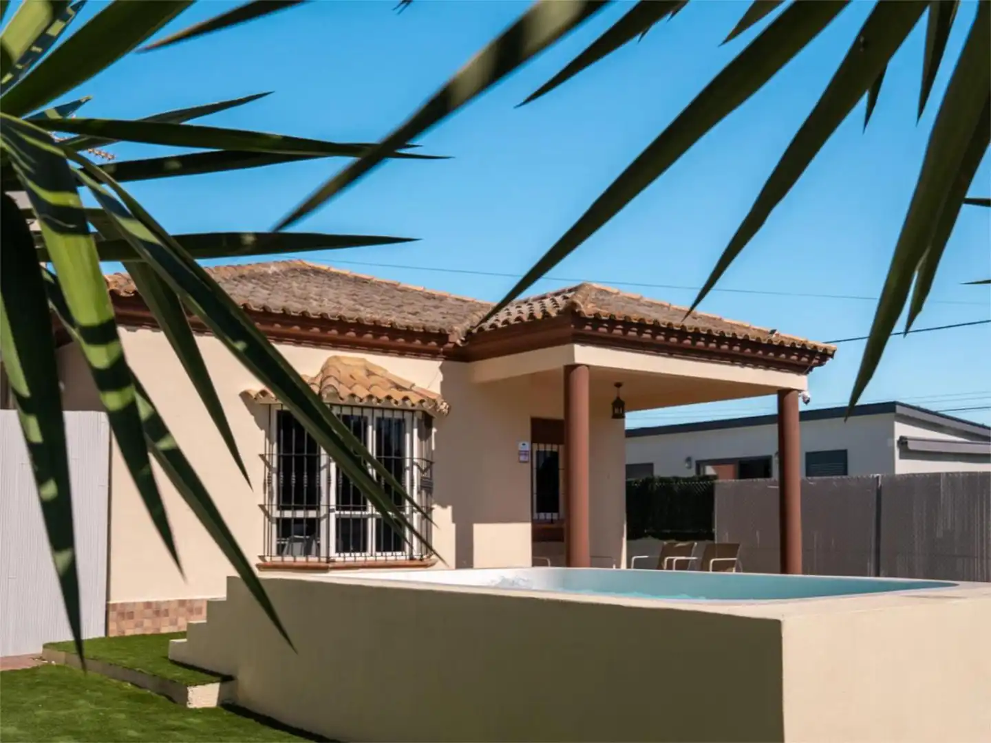 Exterior view of Houses for sale in Chiclana de la Frontera  with Air Conditioner, Private garden and Storage room