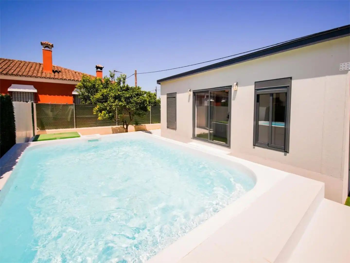 Swimming pool of Houses for sale in Chiclana de la Frontera  with Air Conditioner, Private garden and Storage room