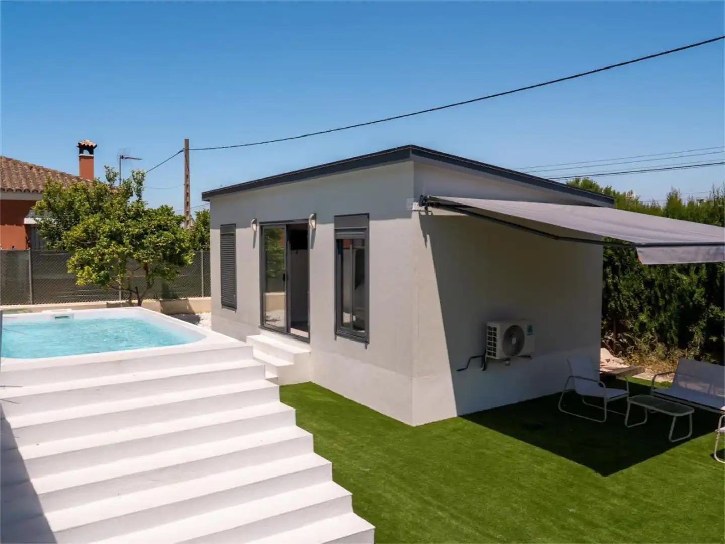 Swimming pool of Houses for sale in Chiclana de la Frontera  with Air Conditioner, Private garden and Storage room