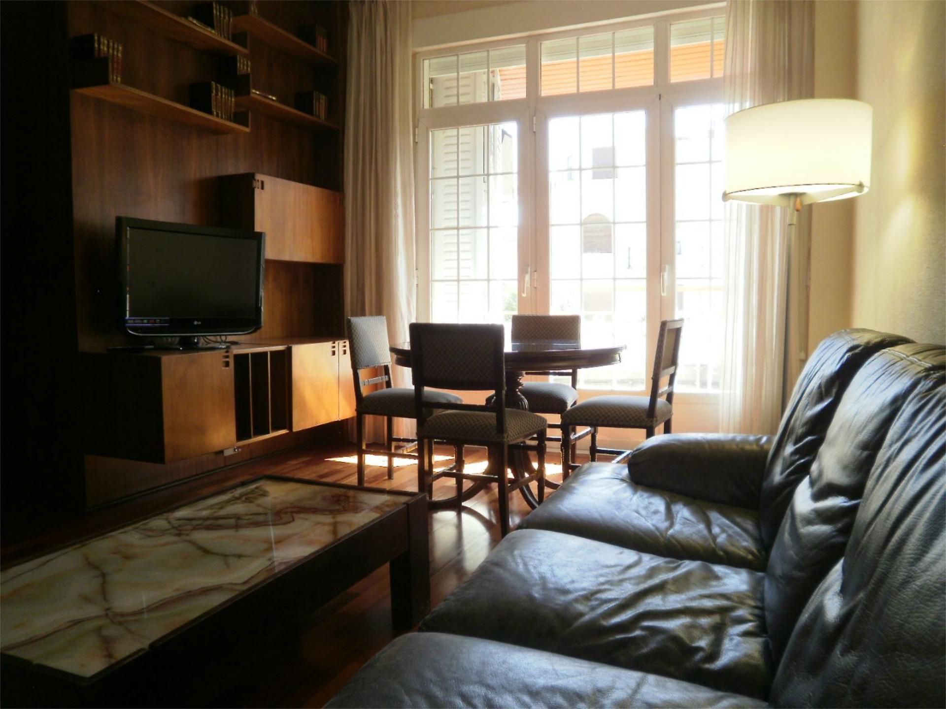 Sala d'estar de Pis de lloguer en  Madrid Capital amb Aire condicionat i Terrassa