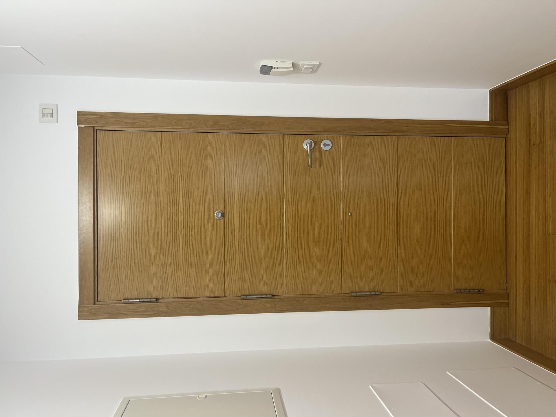 Dormitori de Estudi de lloguer en A Coruña Capital  amb Calefacció, Jardí privat i Parquet