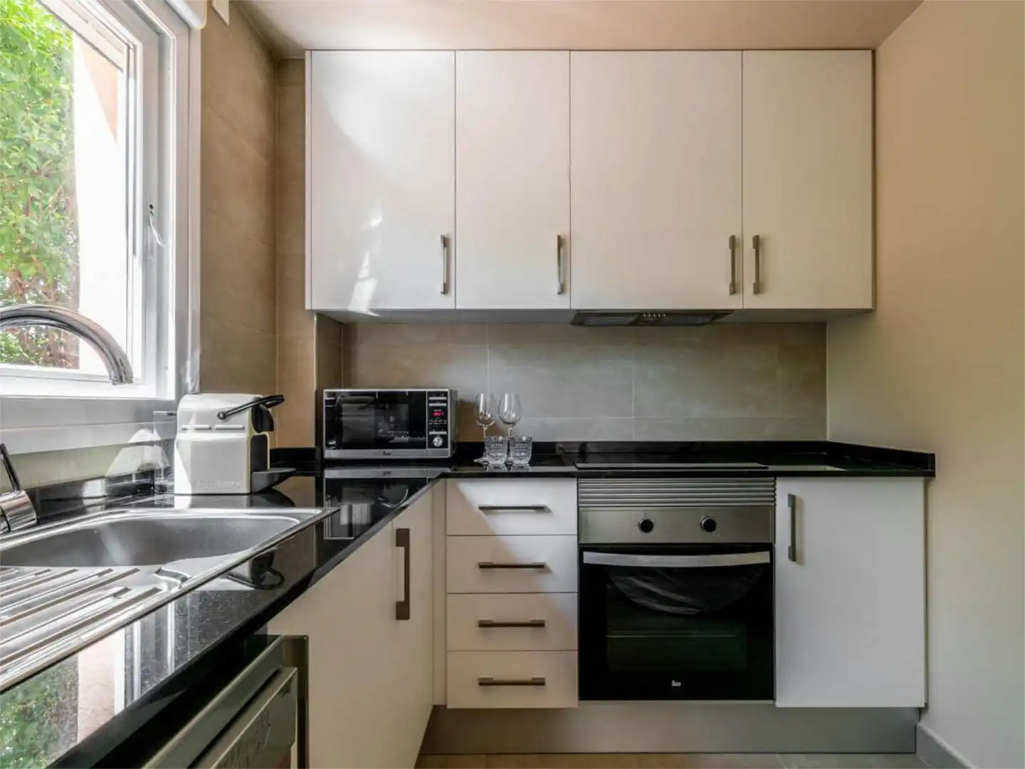 Apartamento de alquiler en Calle Moncayo, 20, Pinar del Advocat - Cometa Cocina de Apartamento de alquiler en Moraira con Aire acondicionado, Calefacción y Jardín privado