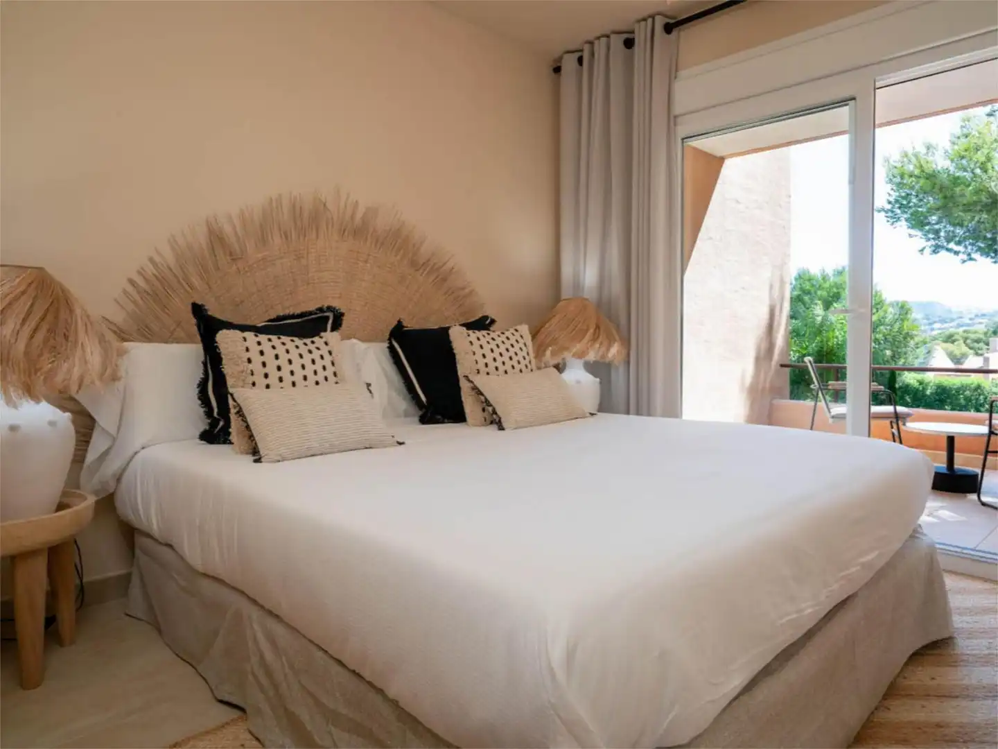 Apartamento de alquiler en Calle Moncayo, 20, Pinar del Advocat - Cometa Habitación de Apartamento de alquiler en Moraira con Aire acondicionado, Calefacción y Jardín privado