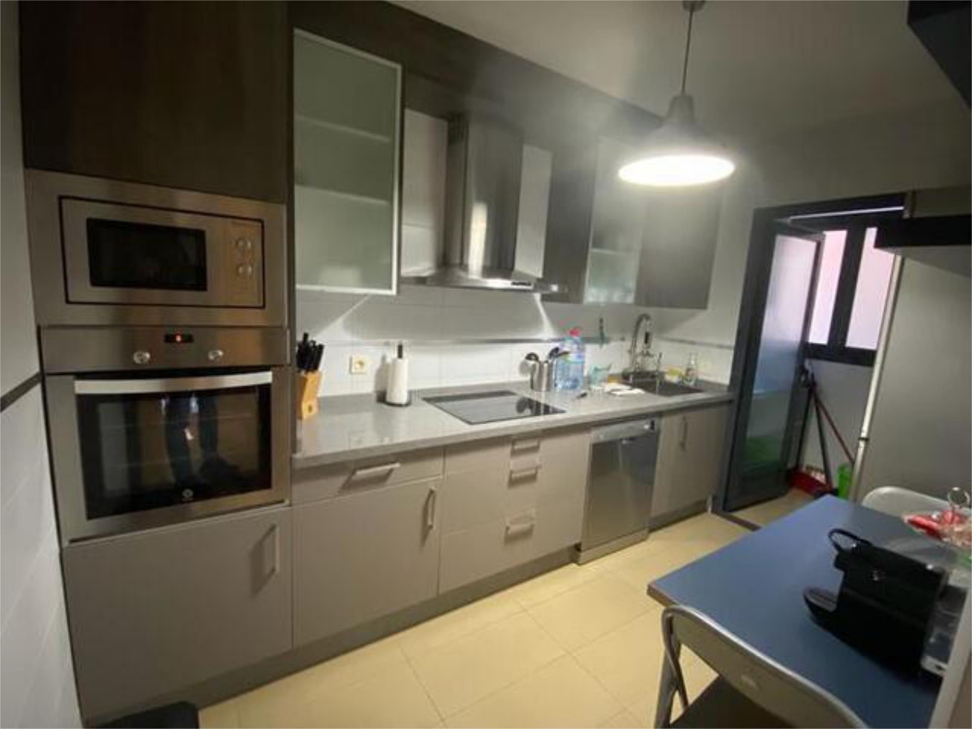 Cuina de Pis de lloguer en Roquetas de Mar amb Calefacció i Moblat