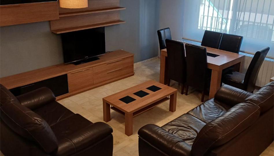 Foto 1 de Casa adosada de alquiler en Avenida de Tejeda, 8, Utiel, Valencia