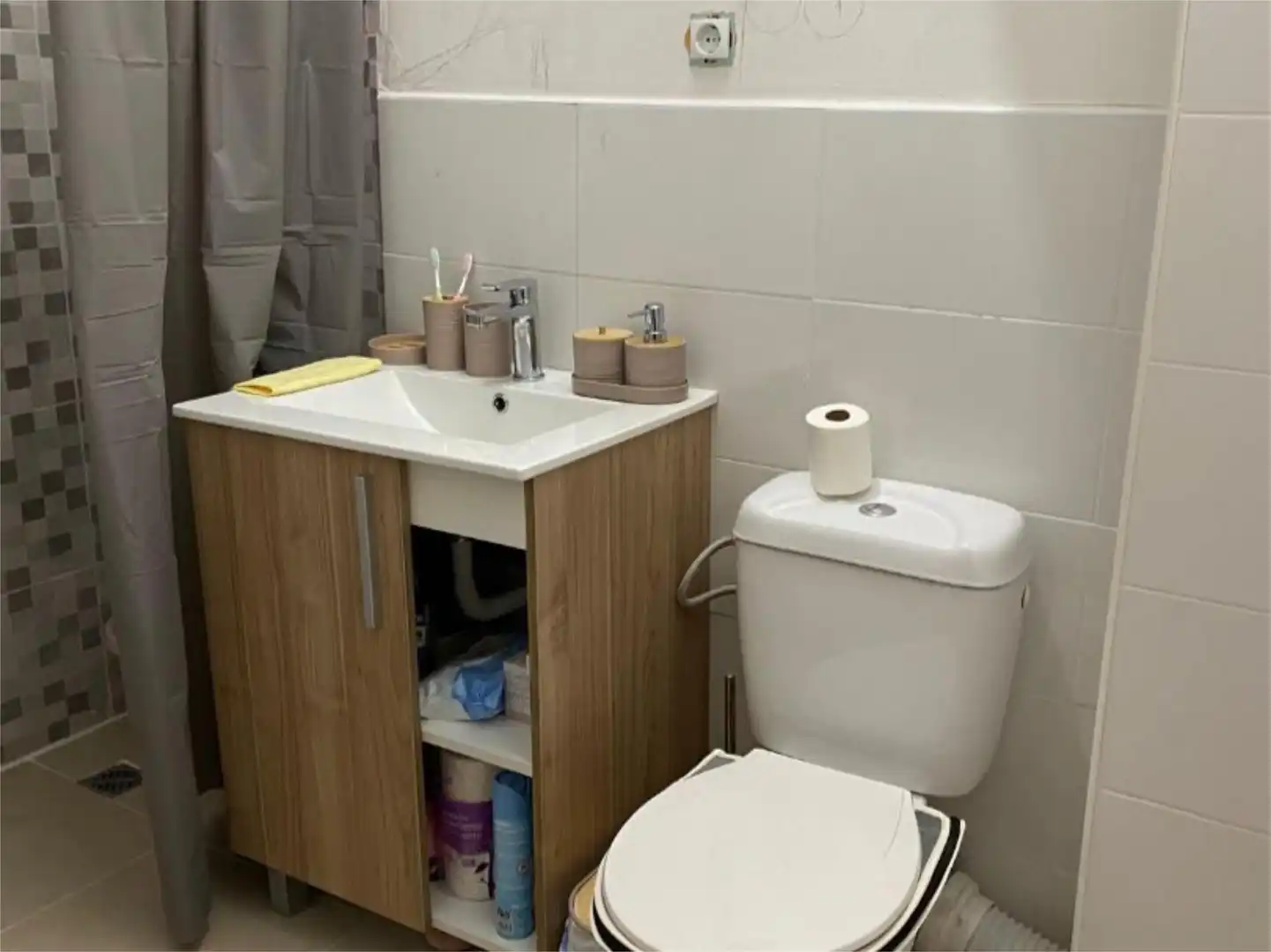 Apartamento en venta en Calle Carmen de Icaza, Barrio de Zaidín Baño de Apartamento en venta en Granada con Aire acondicionado y Amueblado