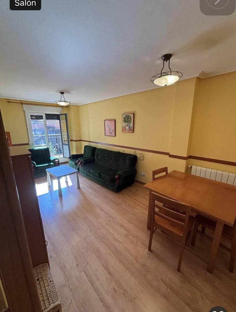 Sala d'estar de Pis de lloguer en Briviesca amb Calefacció, Parquet i Traster