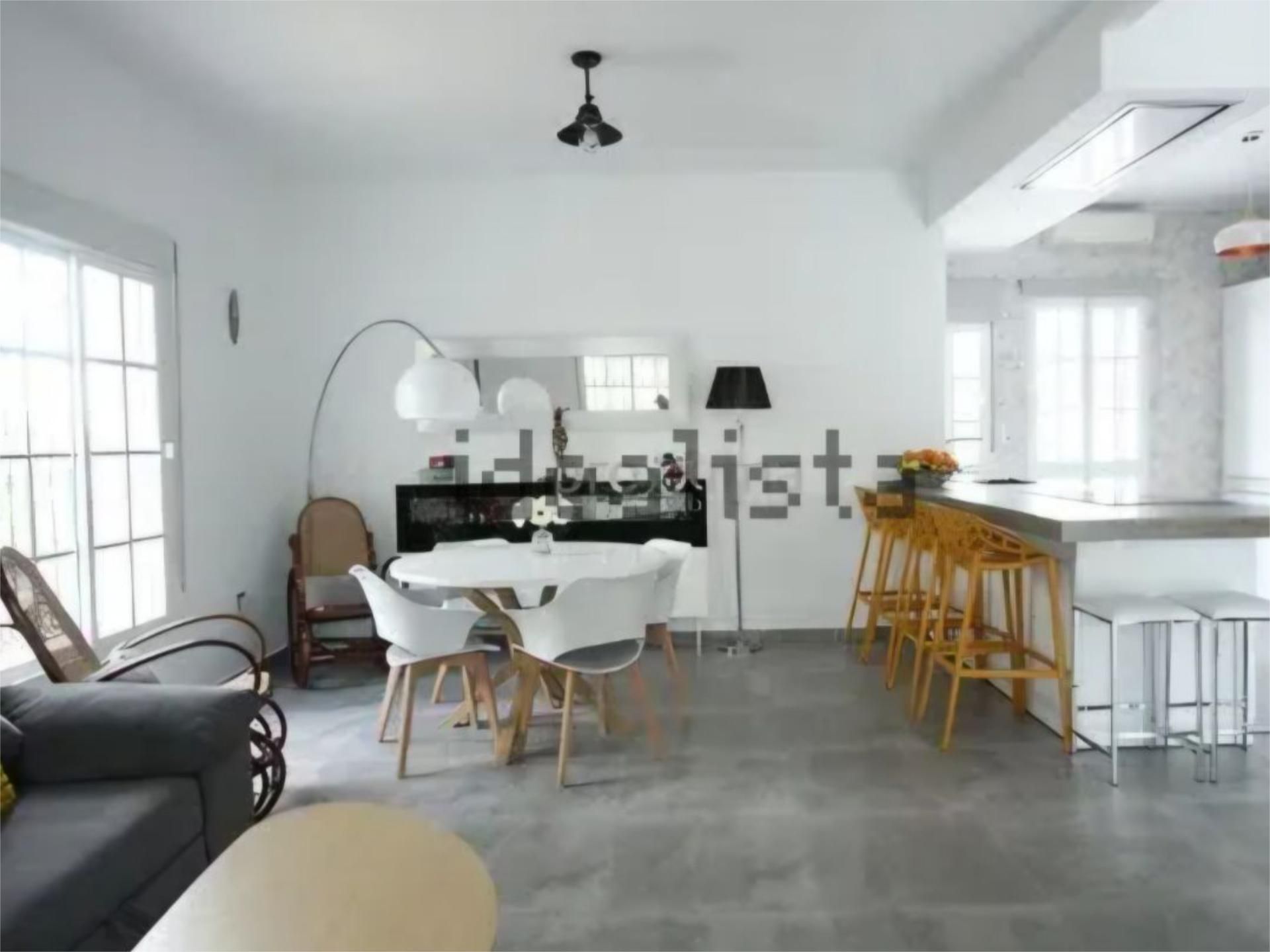 Menjador de Casa o xalet en venda en Guillena amb Aire condicionat, Terrassa i Piscina