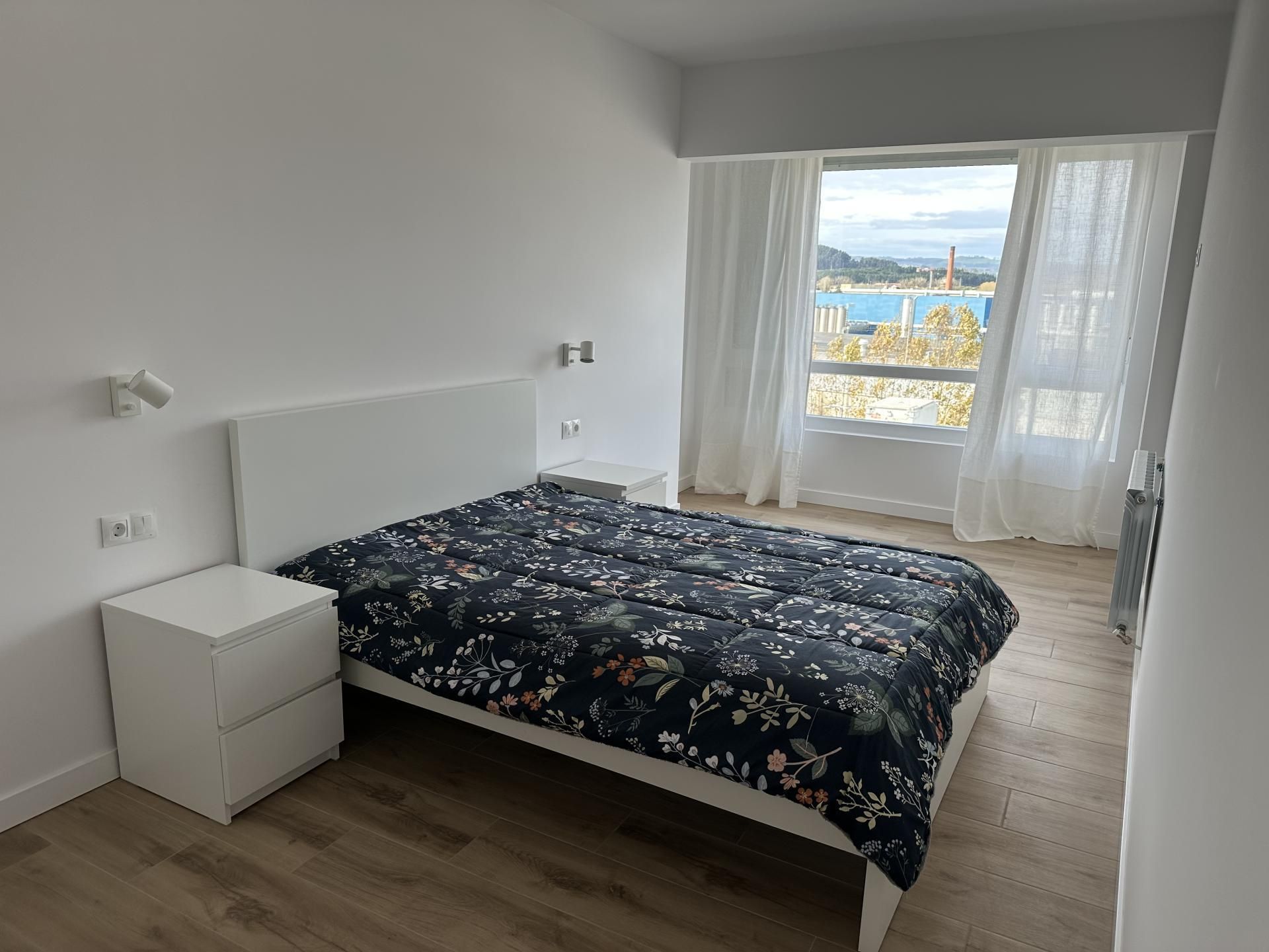 Bedroom of Flat to rent in Torrelavega   with Heating and Furnished