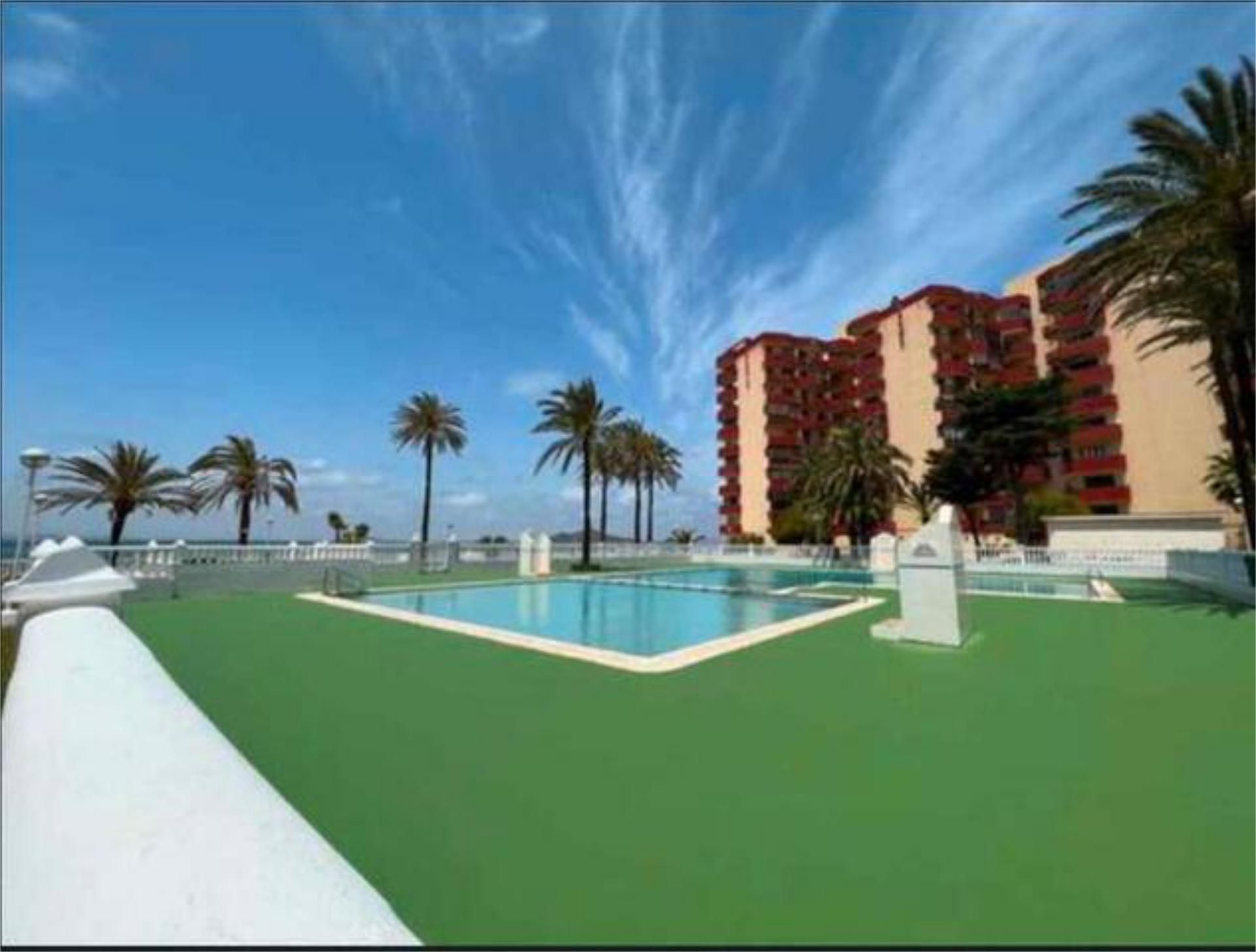 Piscina de Apartament en venda en La Manga del Mar Menor amb Terrassa i Piscina