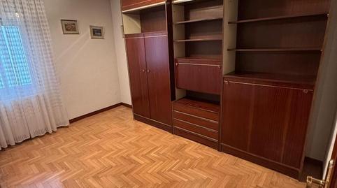 Foto 3 de Piso en venta en Calle de Navalmoral de la Mata, 66, Las Águilas, Madrid