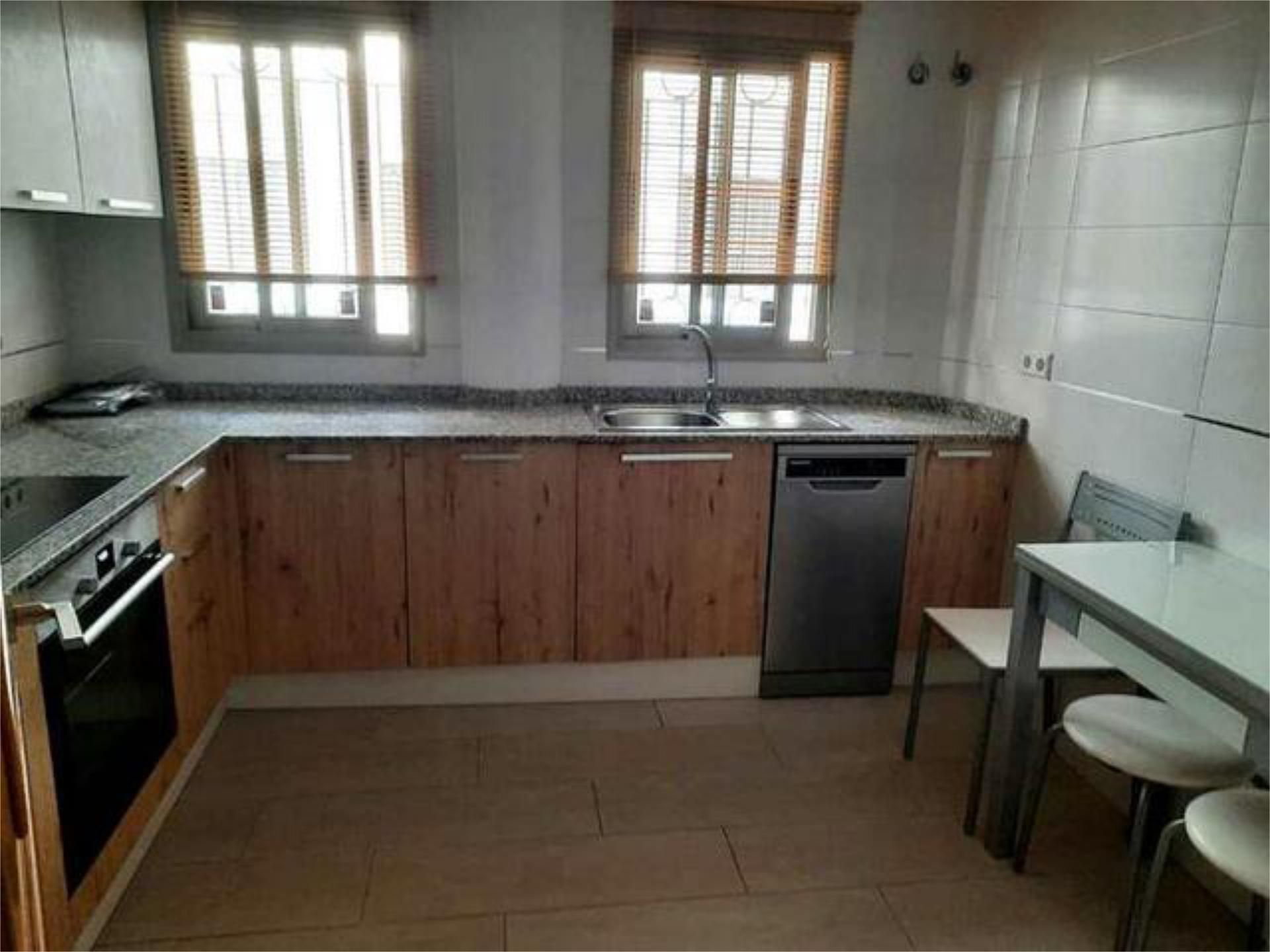 Cuina de Pis de lloguer en Fuengirola amb Calefacció, Terrassa i Moblat