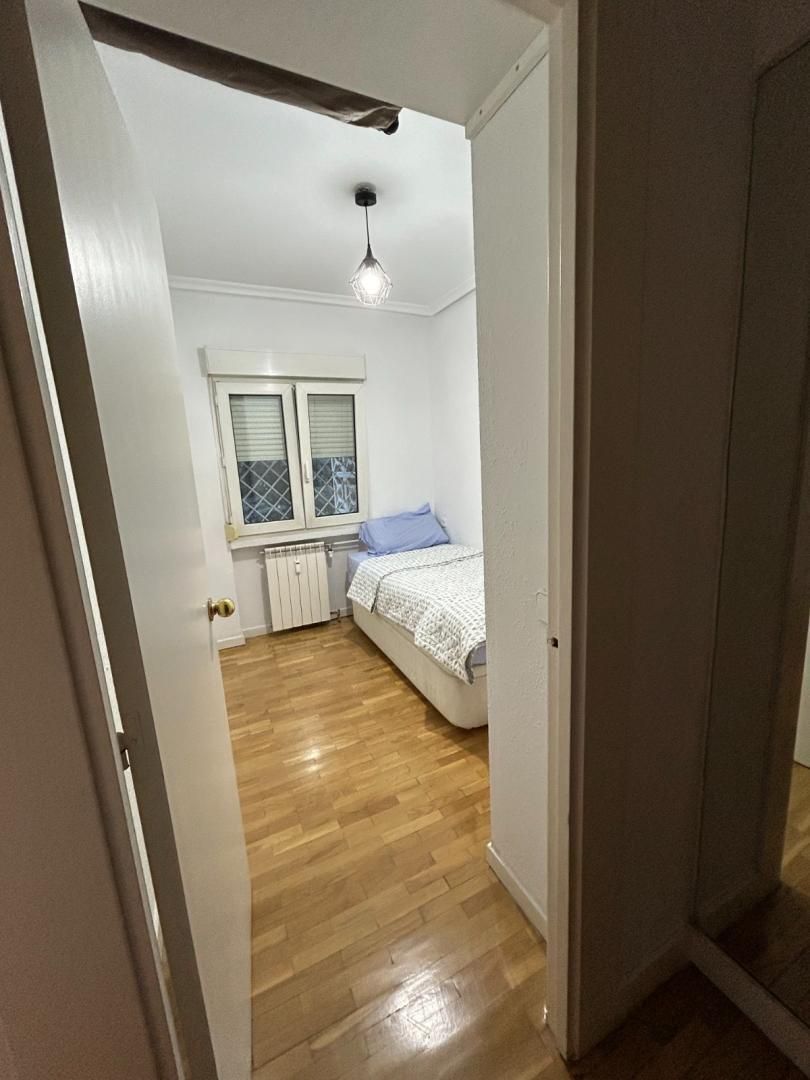 Bedroom of Flat to share in  Madrid Capital  with Heating, Parquet flooring and Terrace