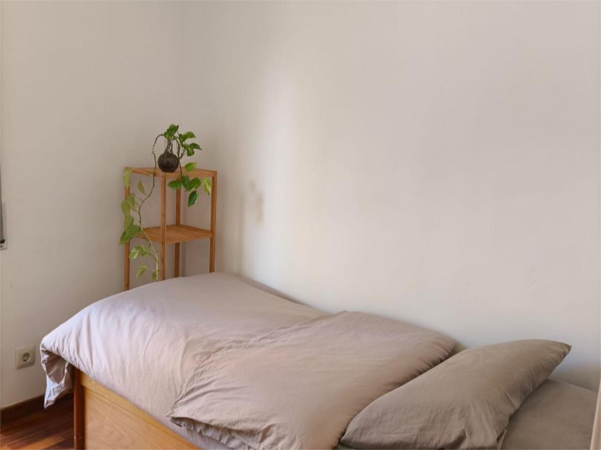 Bedroom of Flat to share in Esplugues de Llobregat  with Air Conditioner, Heating and Terrace