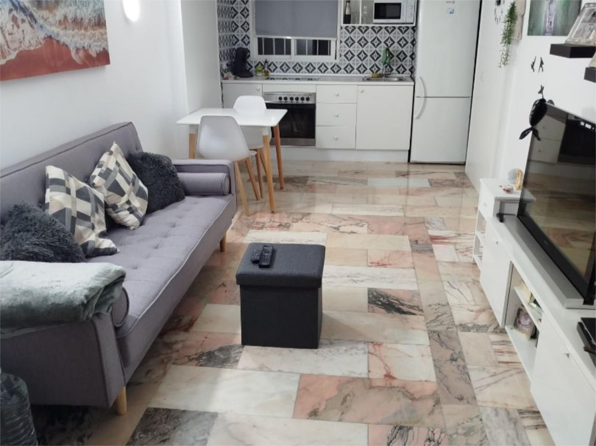 Sala d'estar de Pis en venda en Marbella amb Jardí privat, Moblat i Aparcament comunitari