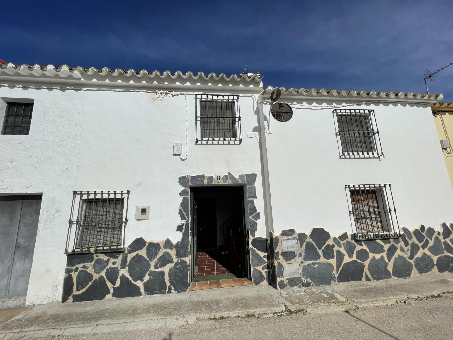 Vista exterior de Finca rústica en venda en Cuevas Bajas amb Aire condicionat, Calefacció i Jardí privat