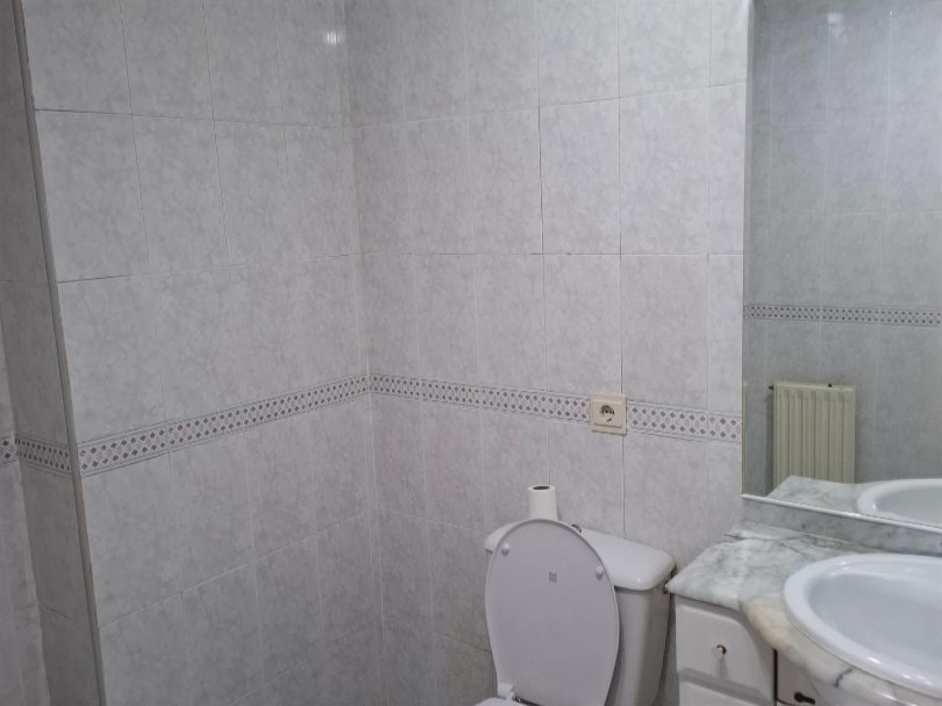Flat to rent in Calle Pedro Pérez Villar, 3, La Flecha - Monasterio del Prado Bathroom of Flat to rent in Arroyo de la Encomienda with Heating, Parquet flooring and Furnished