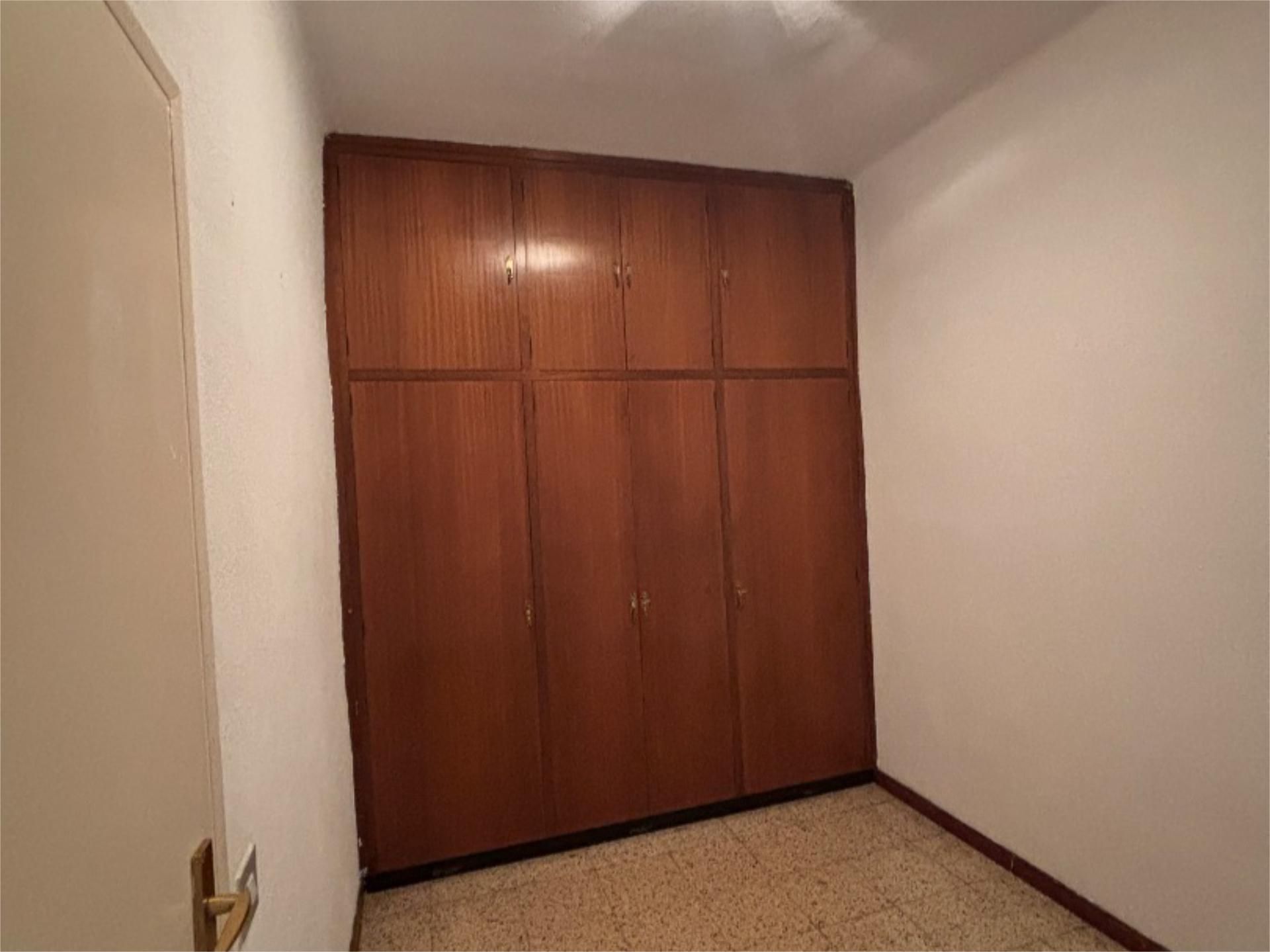 Flat to share in Carrer de Llorens i Barba, 47, El Baix Guinardó Bedroom of Flat to share in Barcelona Capital with Balcony and Video intercom