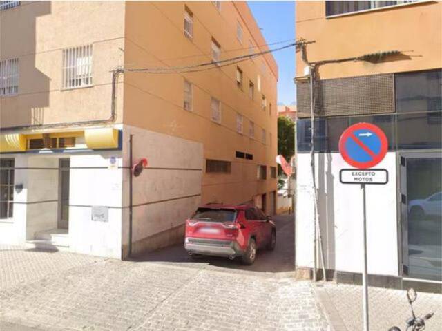 Garaje en Alquiler en La Calzada - La Florida