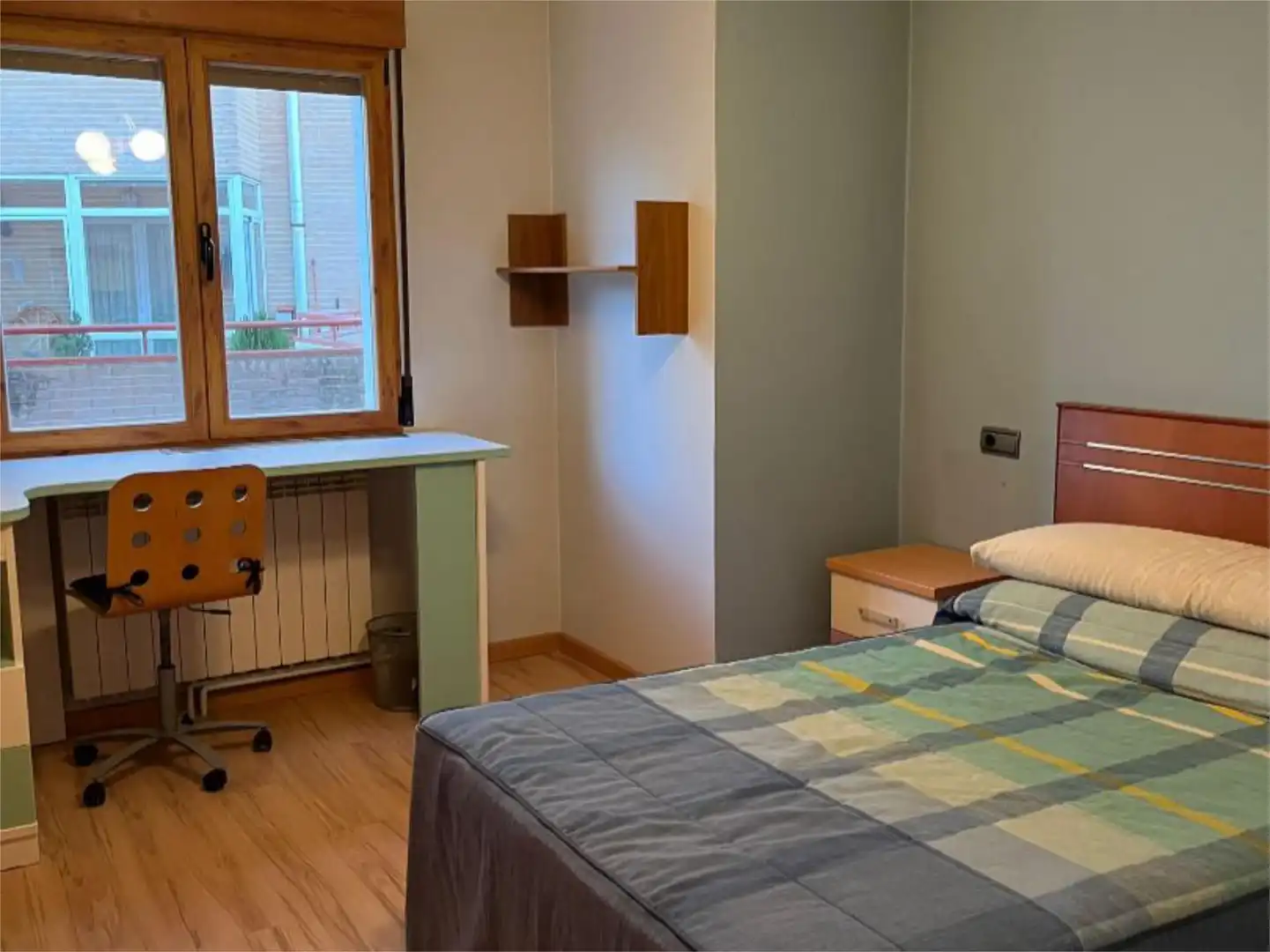 Piso en venta en Calle las Casas, 10, La Florida - San Pedro Habitación de Piso en venta en Soria Capital