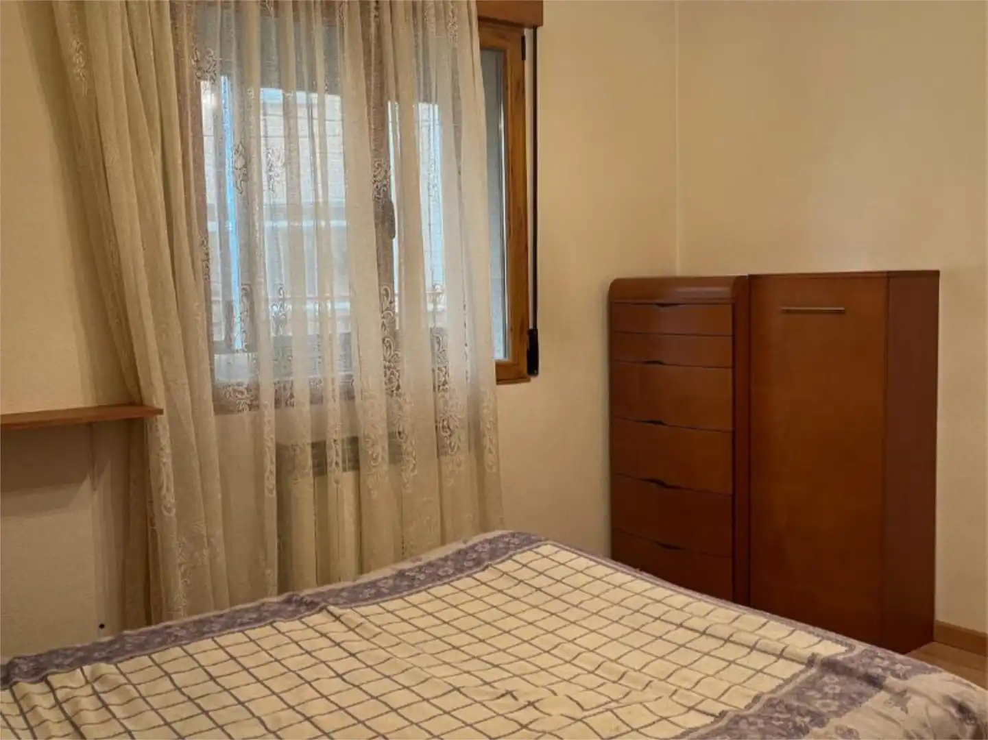 Piso en venta en Calle las Casas, 10, La Florida - San Pedro Habitación de Piso en venta en Soria Capital