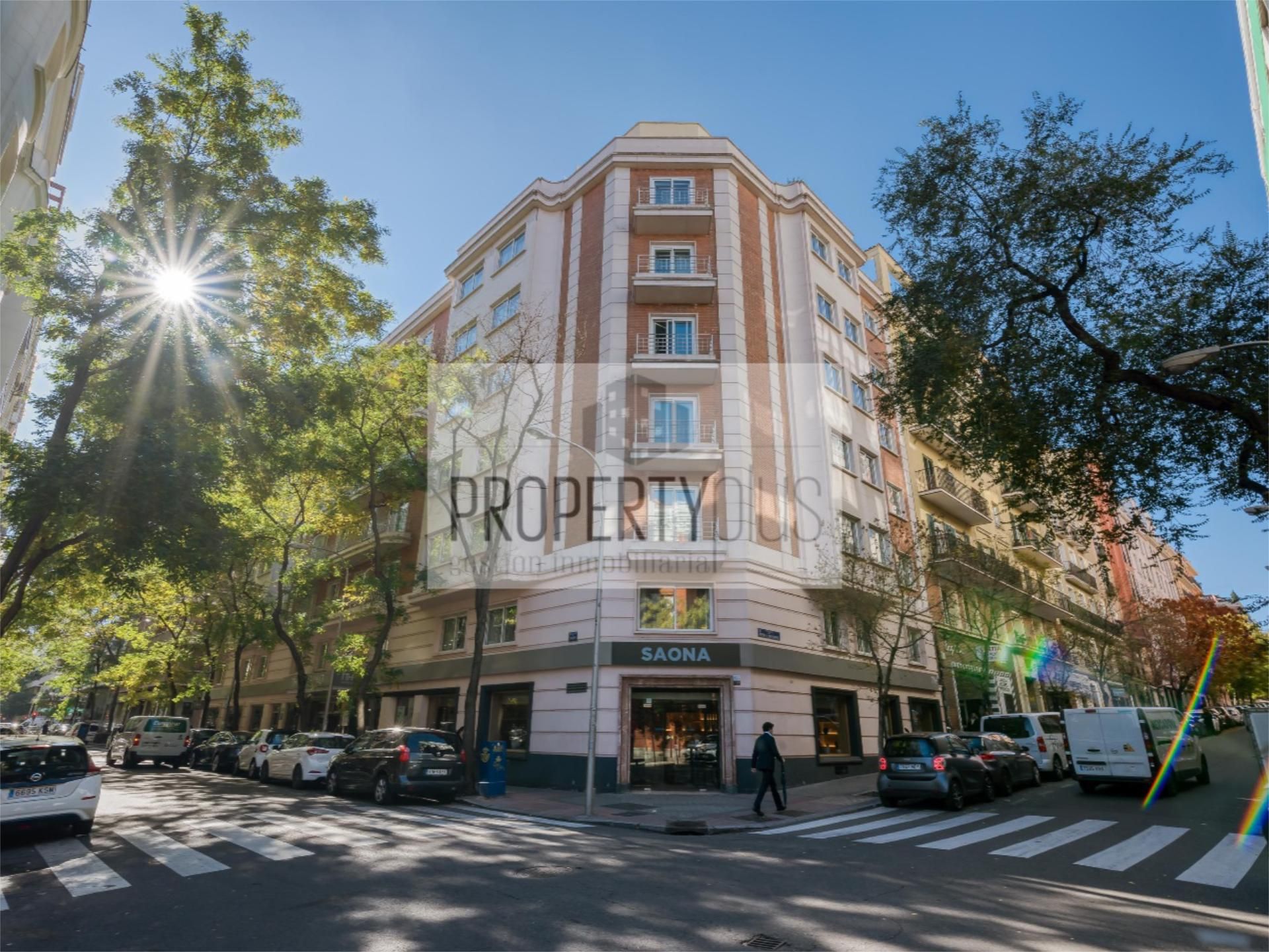 Vista exterior de Pis en venda en  Madrid Capital amb Aire condicionat i Balcó