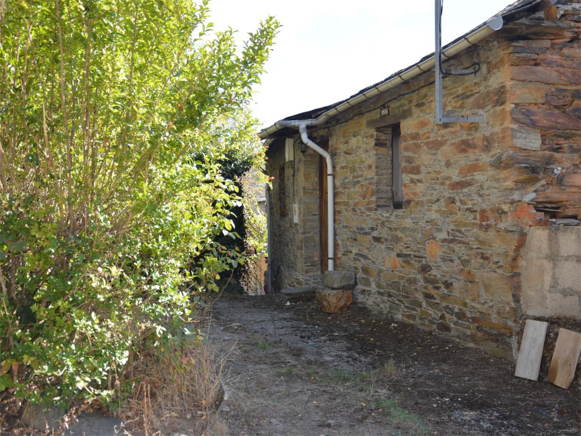 Vista exterior de Finca rústica en venda en Páramo del Sil amb Terrassa i Balcó