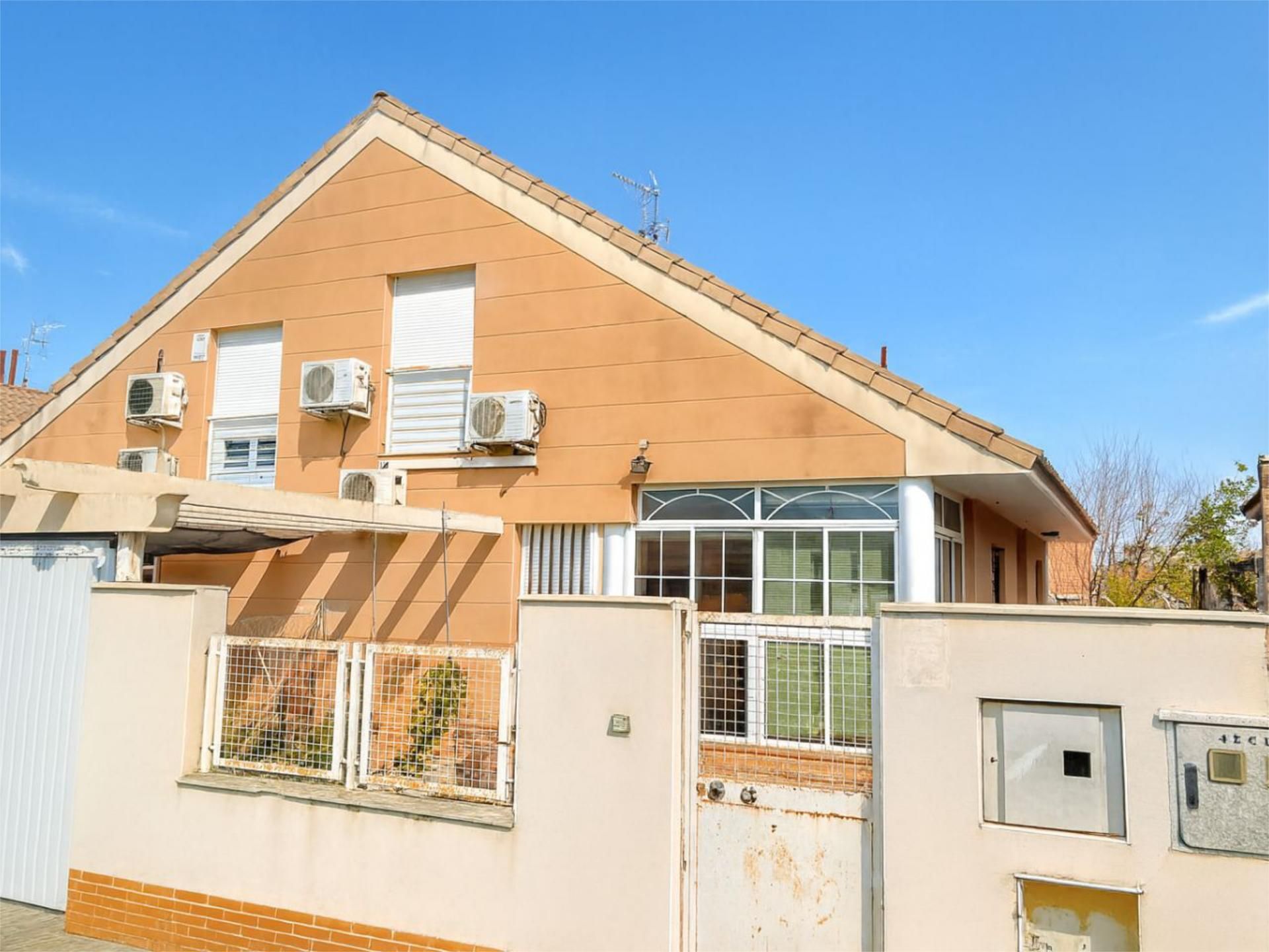 Vista exterior de Casa o xalet en venda en Ontígola amb Aire condicionat