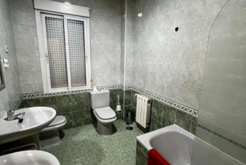 Photo 1 of Flat to share in Paseo de la Infanta Isabel, 17, Jerónimos, Madrid