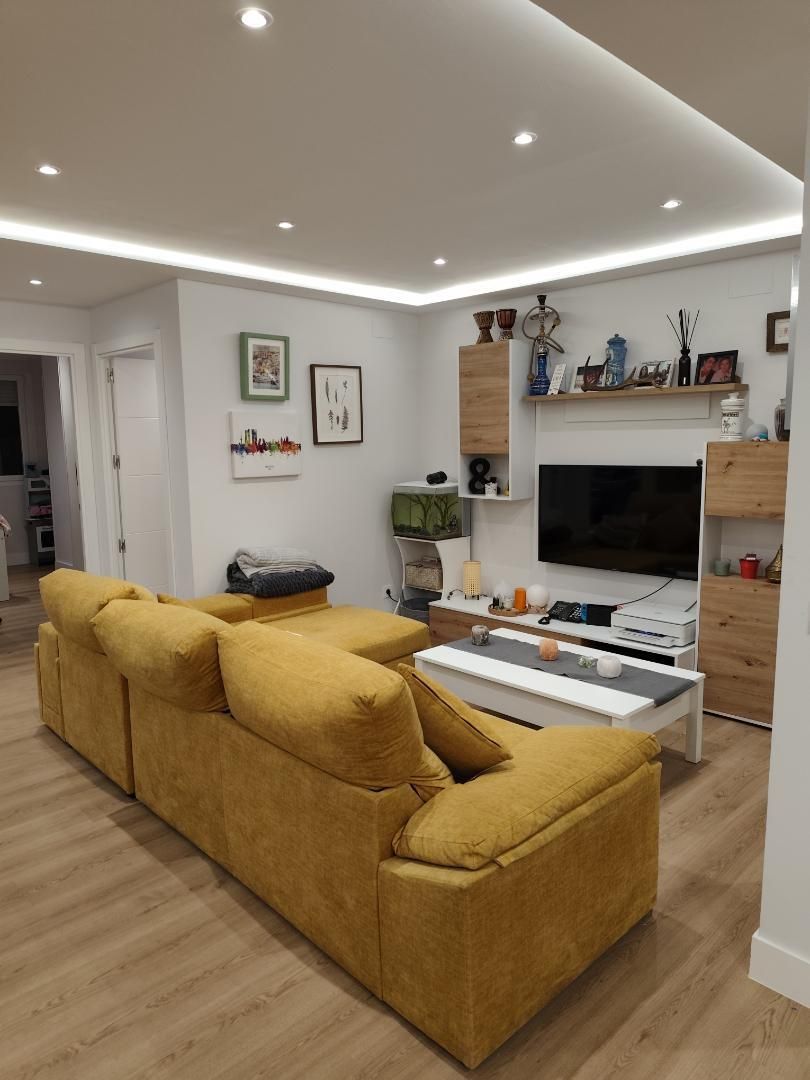 Living room of Flat for sale in  Madrid Capital  with Heating, Storage room and Community parking