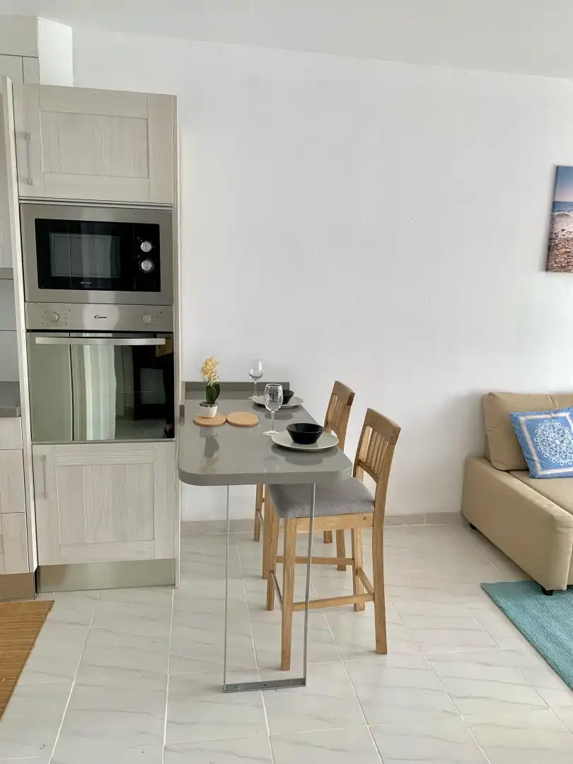 Wohnung zum Verkauf in Urbanización Punta Europa, 43b, Torreguadiaro - San Diego Küche von Wohnung zum Verkauf in Sotogrande mit Klimaanlage, Terrasse und Balkon