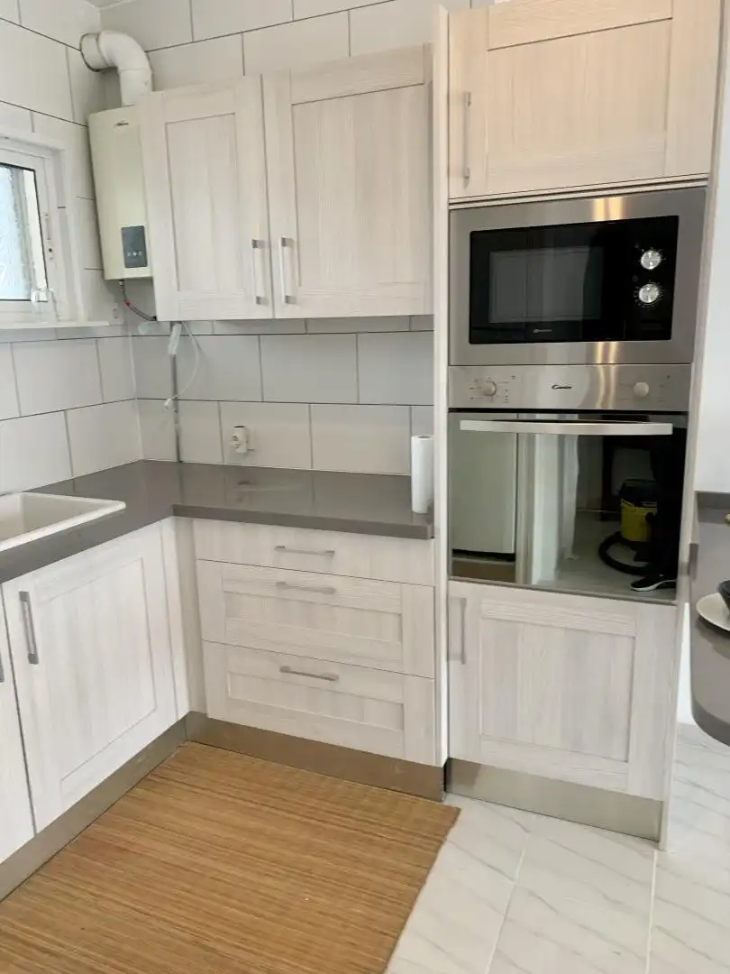 Wohnung zum Verkauf in Urbanización Punta Europa, 43b, Torreguadiaro - San Diego Küche von Wohnung zum Verkauf in Sotogrande mit Klimaanlage, Terrasse und Balkon