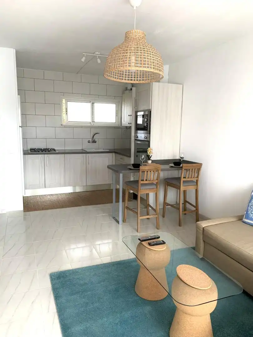 Wohnung zum Verkauf in Urbanización Punta Europa, 43b, Torreguadiaro - San Diego Küche von Wohnung zum Verkauf in Sotogrande mit Klimaanlage, Terrasse und Balkon
