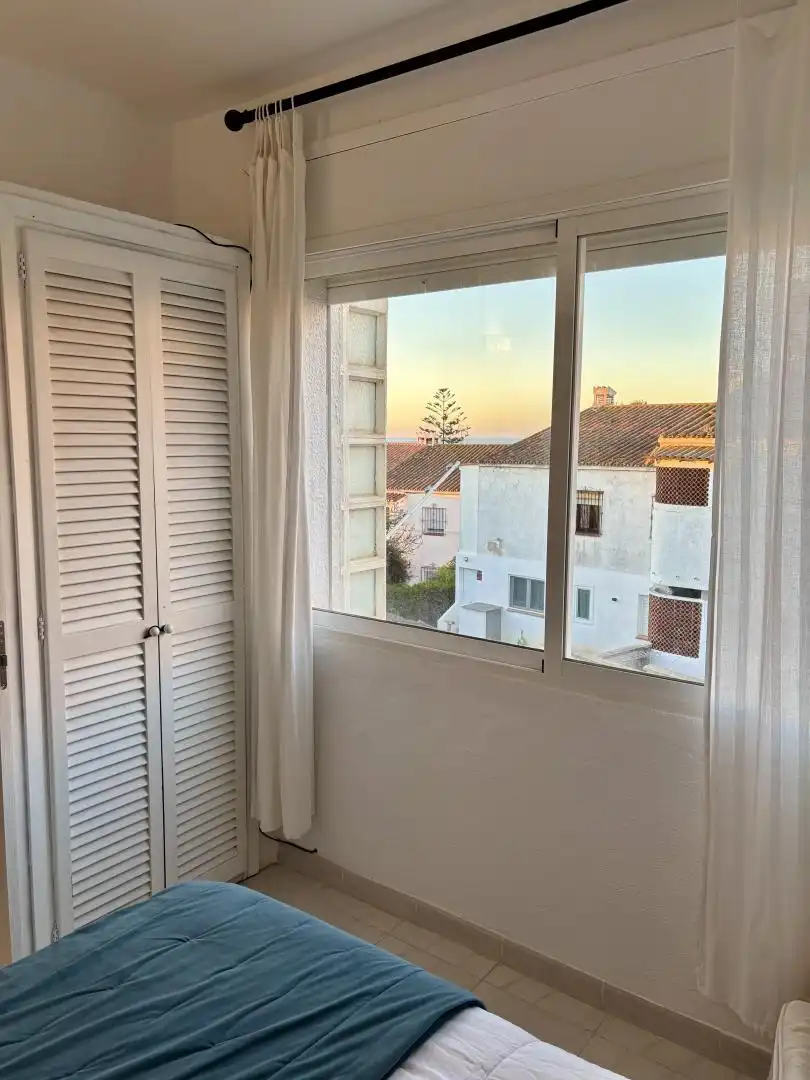 Wohnung zum Verkauf in Urbanización Punta Europa, 43b, Torreguadiaro - San Diego Schlafzimmer von Wohnung zum Verkauf in Sotogrande mit Klimaanlage, Terrasse und Balkon