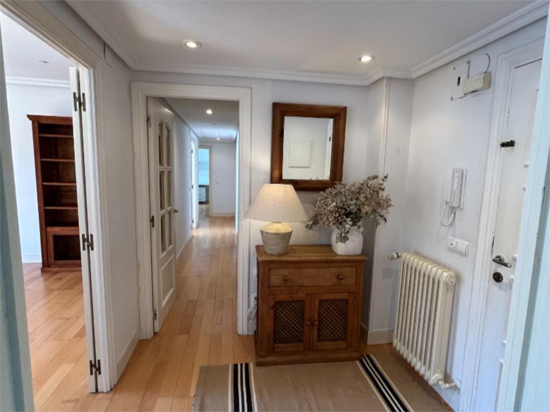 Pis en venda en Donostia - San Sebastián  amb Calefacció, Terrassa i Traster