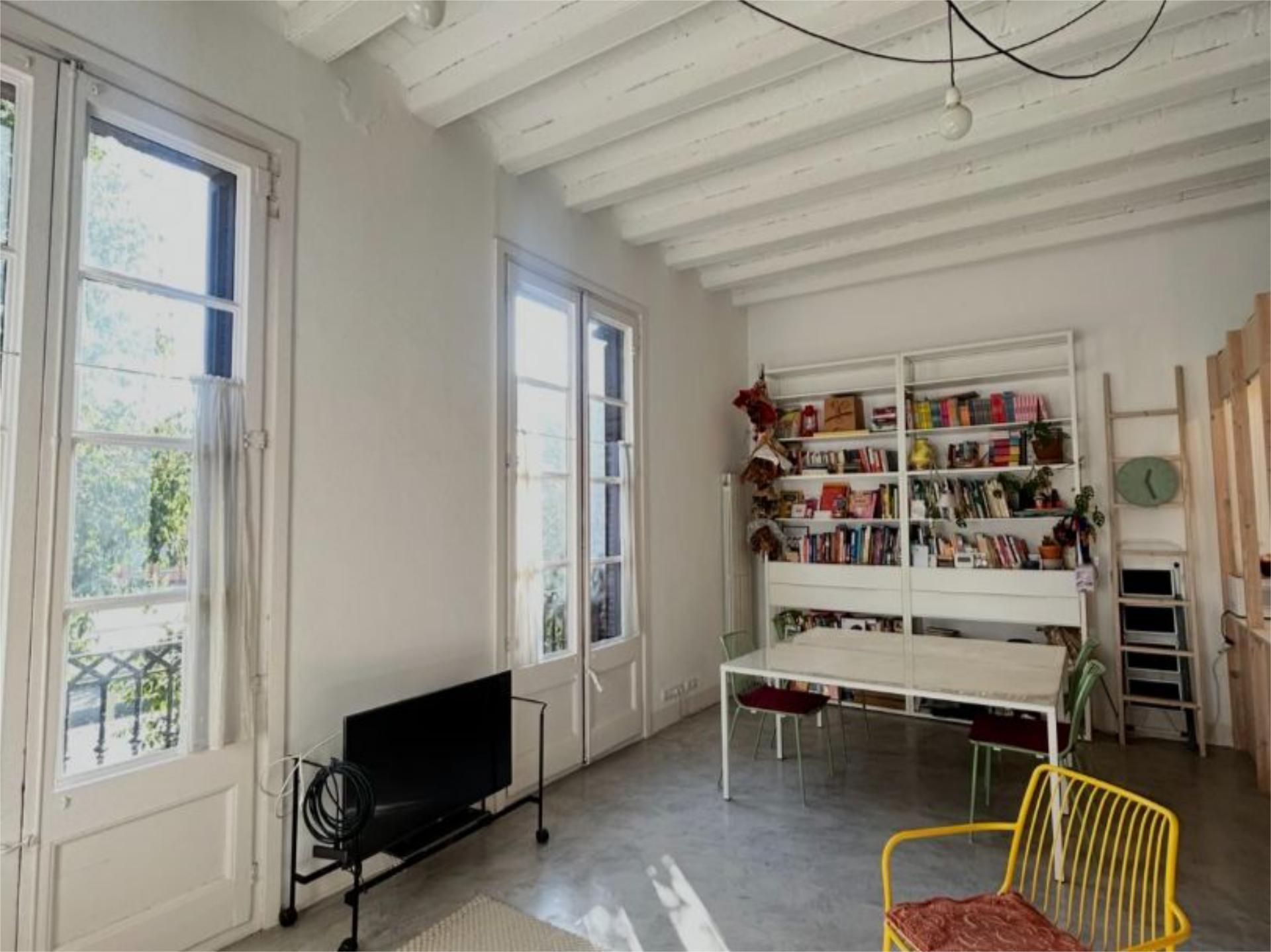 Living room of Flat for sale in  Barcelona Capital  with Air Conditioner, Terrace and Balcony