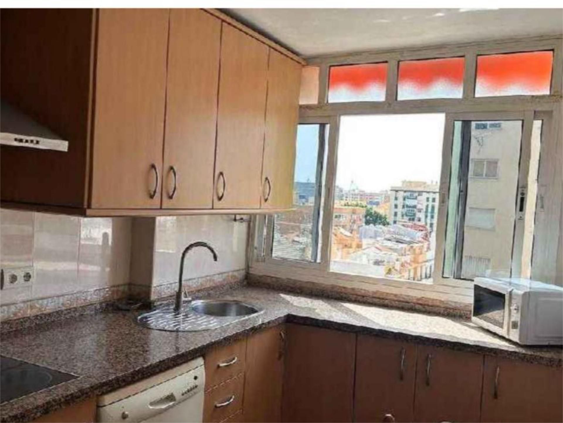 Pis de lloguer a Calle San Luis, 30, La Unión - Cruz de Humilladero - Los Tilos Cuina de Pis de lloguer en Málaga Capital amb Aire condicionat, Terrassa i Balcó