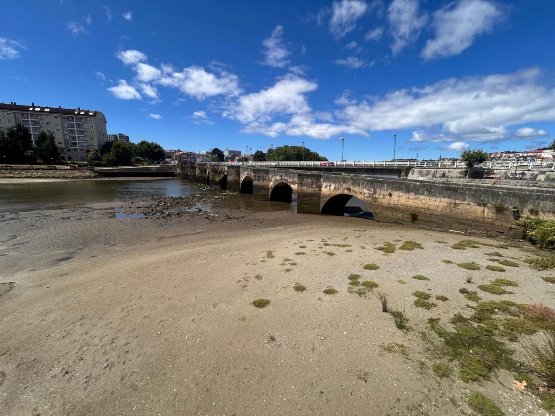 Piso de alquiler en Praza Fernando Buesa, 1, Cambre Vista exterior de Piso de alquiler en Cambre con Calefacción, Parquet y Trastero
