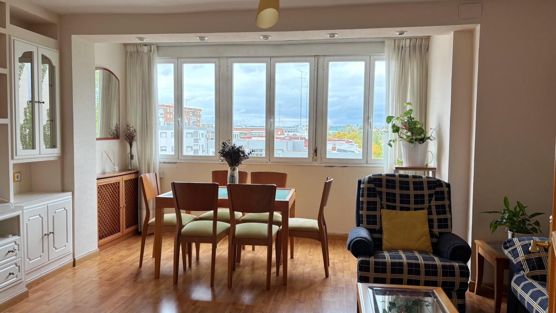 Dining room of Flat for sale in  Madrid Capital