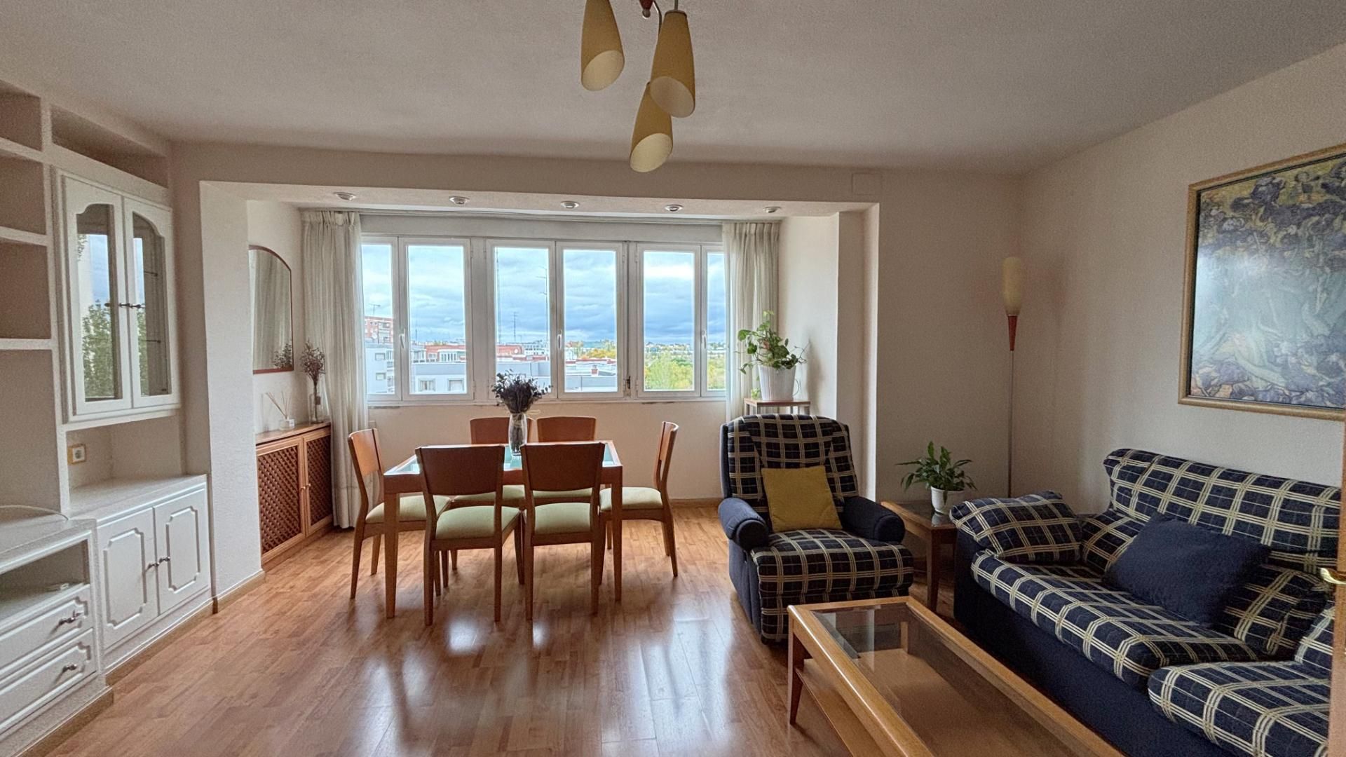 Living room of Flat for sale in  Madrid Capital  with Heating, Parquet flooring and Oven