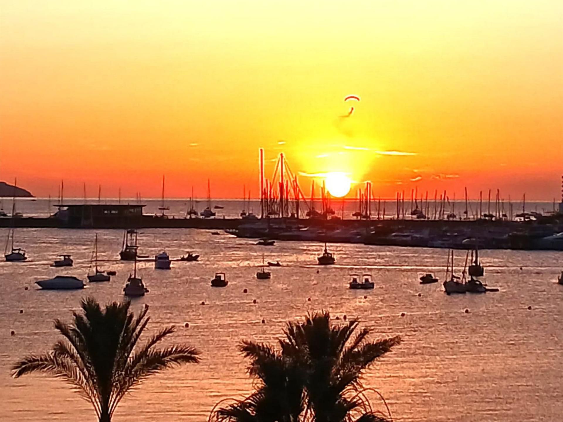 Vista exterior de Apartament en venda en Sant Antoni de Portmany amb Terrassa i Piscina